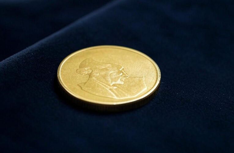 Gold Set to Soar to ,000 Amid U.S. Fiscal Challenges, Experts Predict