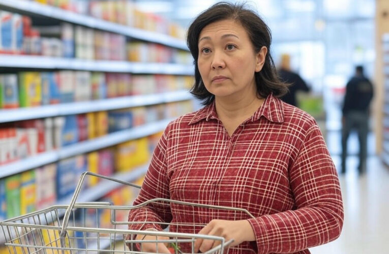 Dollar Stores Draw Wealthier Shoppers Amid Economic Squeeze