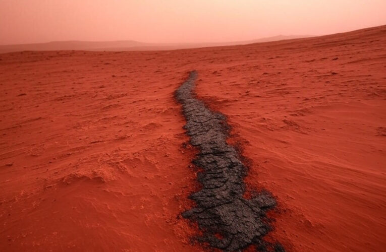 Mars’ Mysterious Dark Streaks: Dust, Not Water, May Be the Culprit