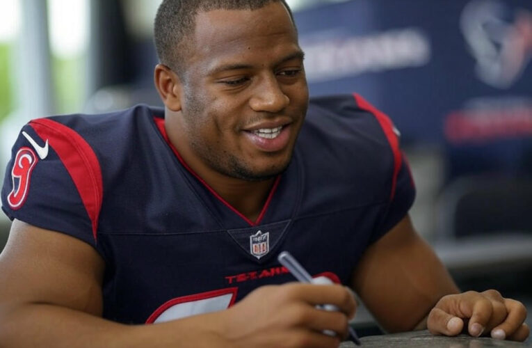 Nick Chubb Joins Houston Texans with Incentive-Laden Deal