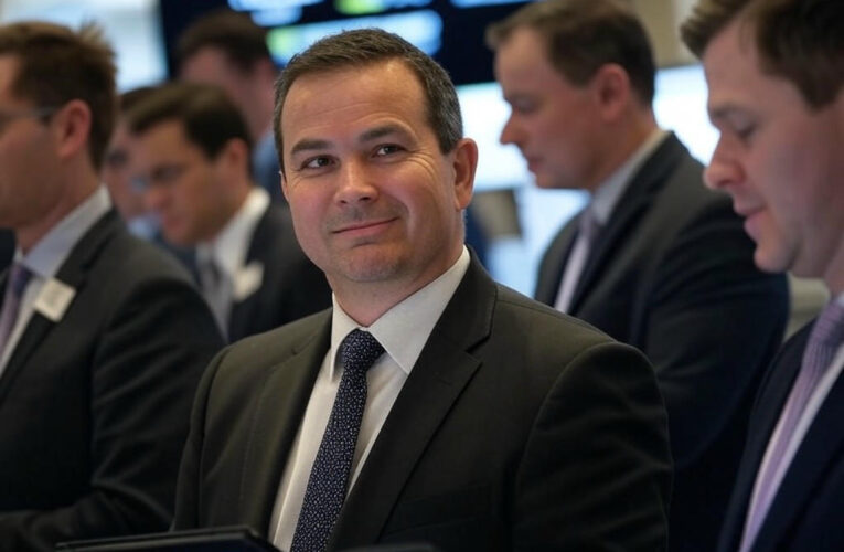 S&P 500 Climbs on Positive Economic Data and Tech Sector Surge