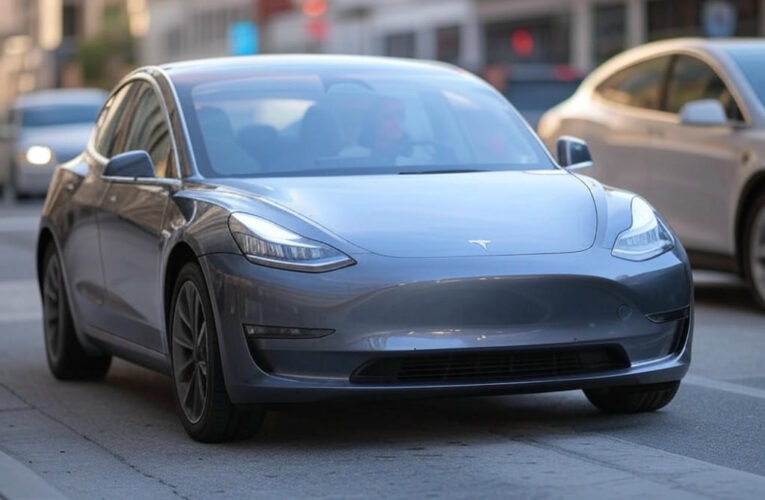 Tesla Stock Surges with Robotaxi Launch: Key Levels to Watch